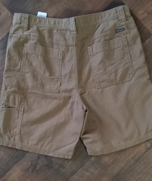 Columbia dark khaki flat front shorts - Picture 2 of 8